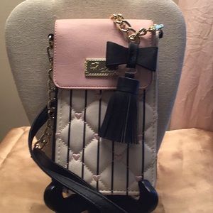 Betsey Johnson mobile phone purse: pink/white